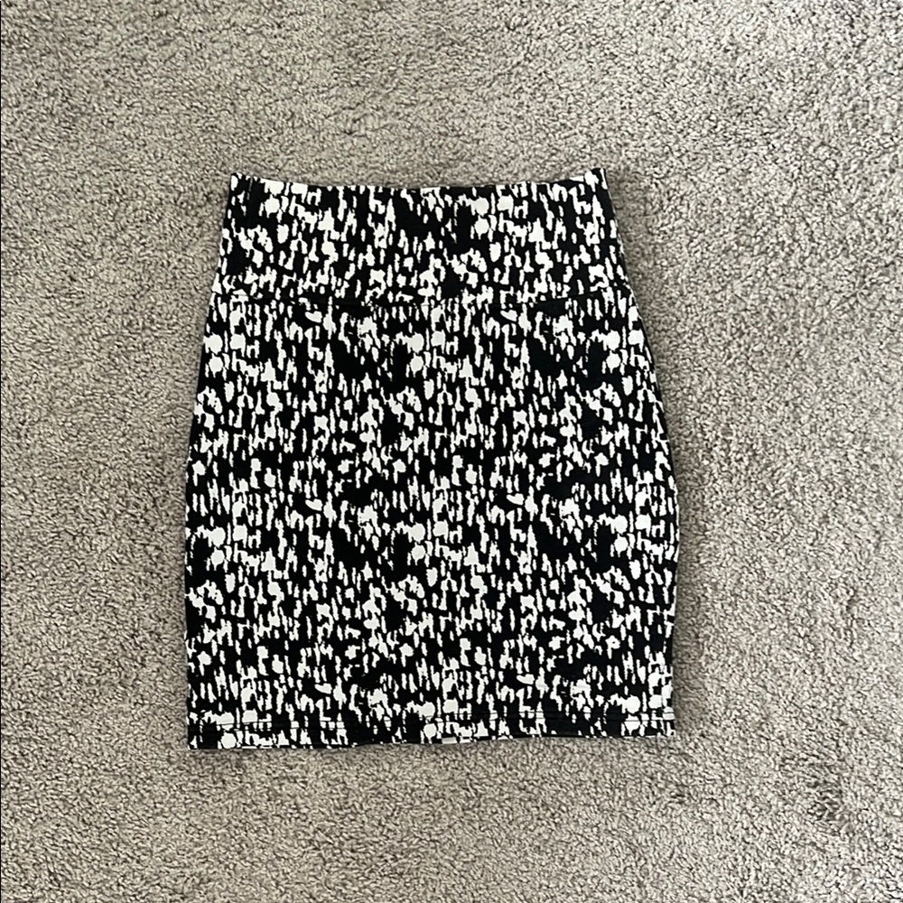 Forever 21 Black and White Patterned Mini Skirt